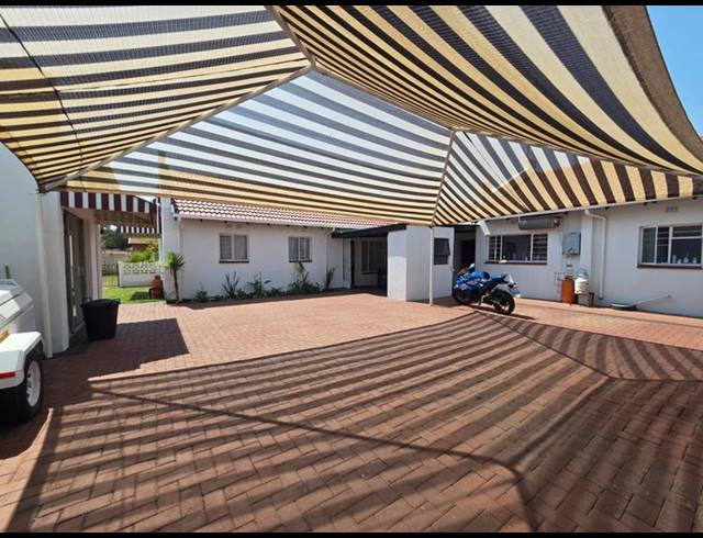 3 BEDROOM HOUSE FOR SALE IN HELIKONPARK